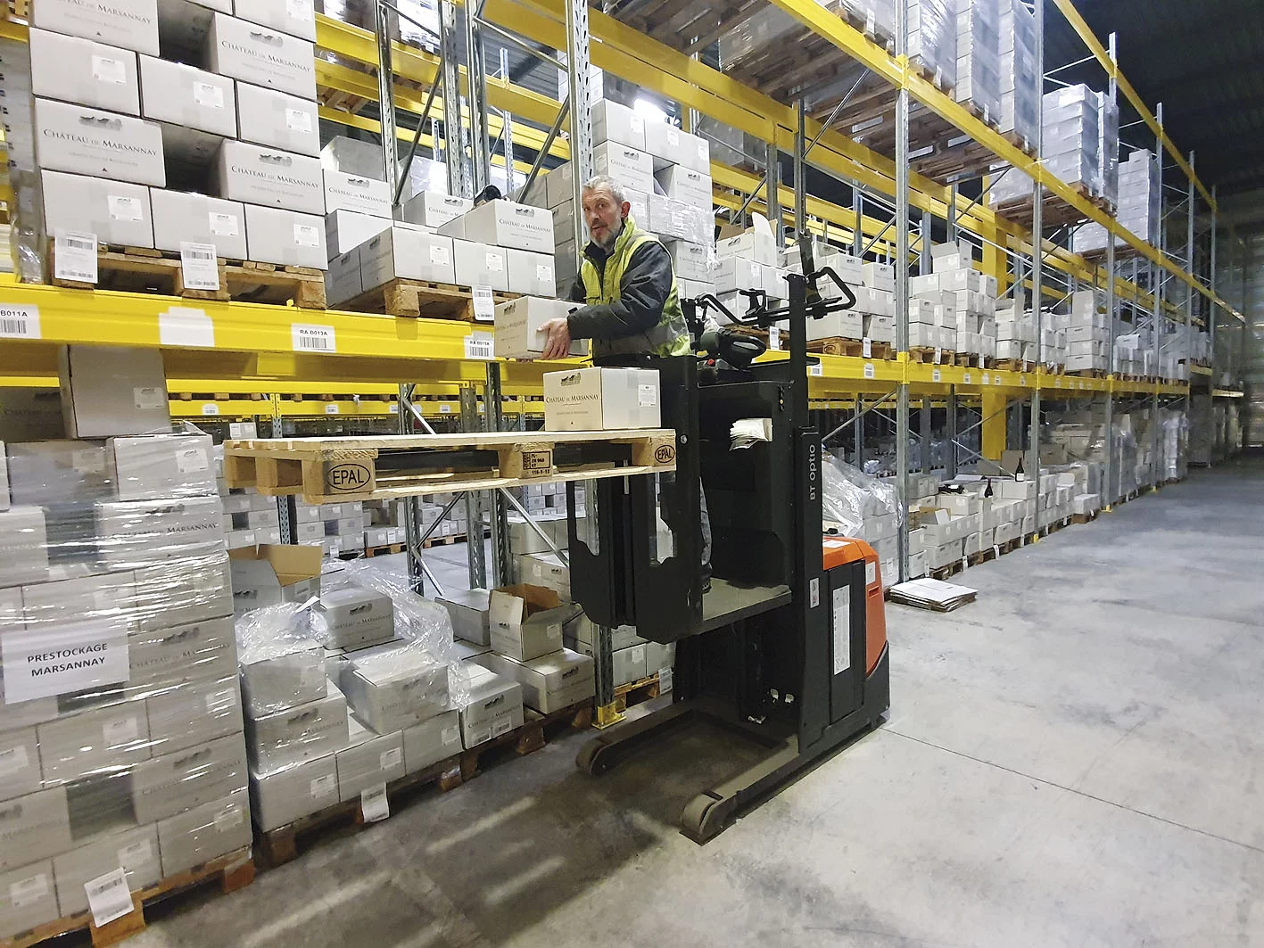 Préparation de commandes et gestion des obligations administratives 